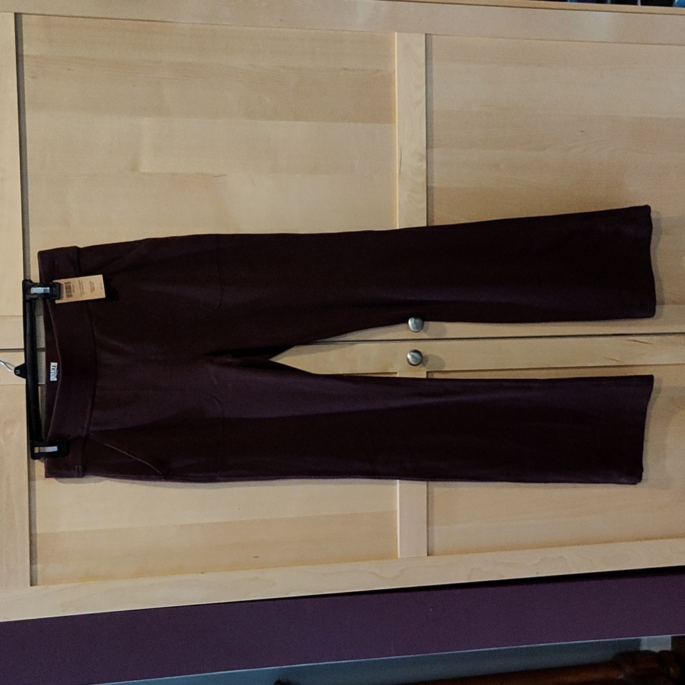 Duluth Trading Woman's NoGA Naturals Cotton Bootcut Pants Rosewood Medx33